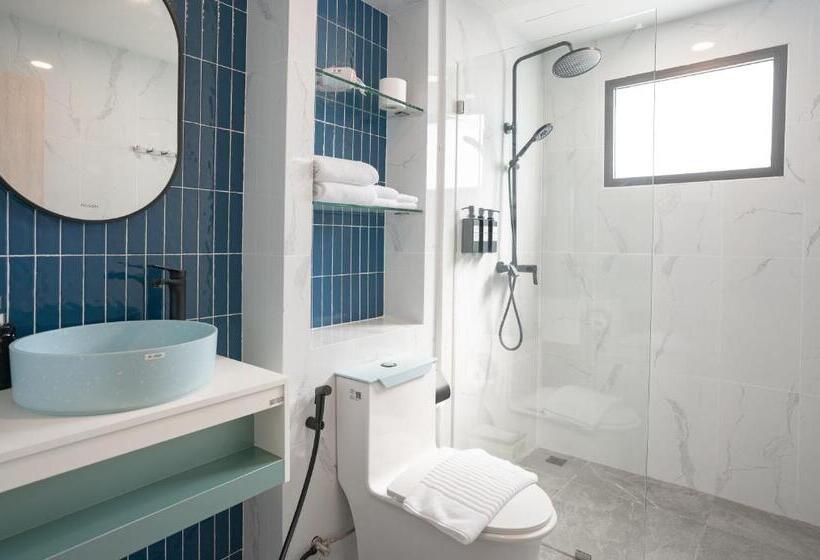 Hotel Three One East