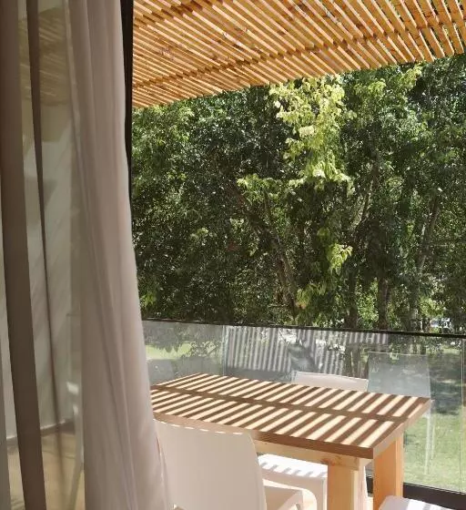 Noima Hotel & Suites