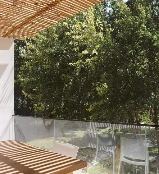 Noima Hotel & Suites