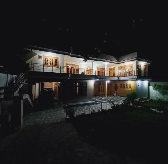 پانسیون Home Away From Home