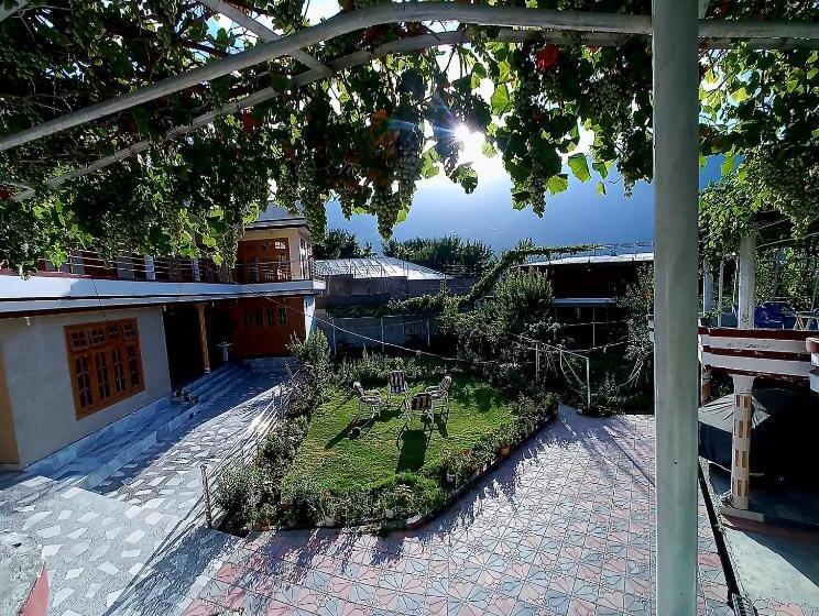 پانسیون Home Away From Home