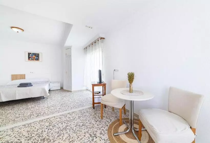 ペンション Hostal Moya