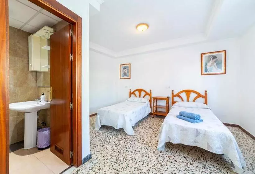 ペンション Hostal Moya