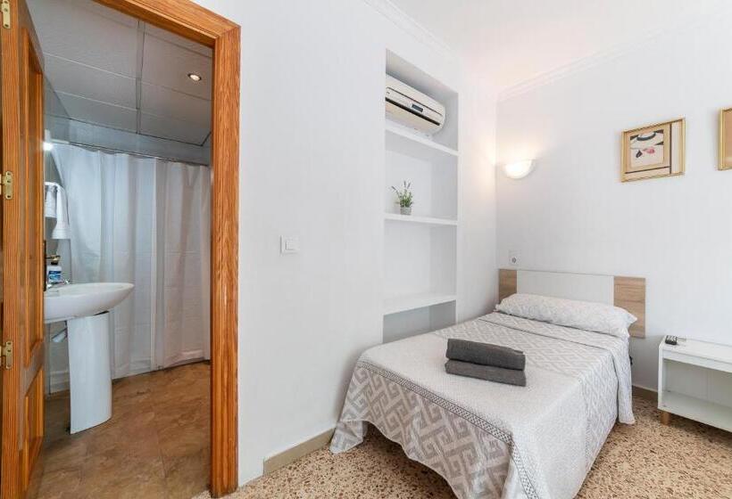 پانسیون Hostal Moya