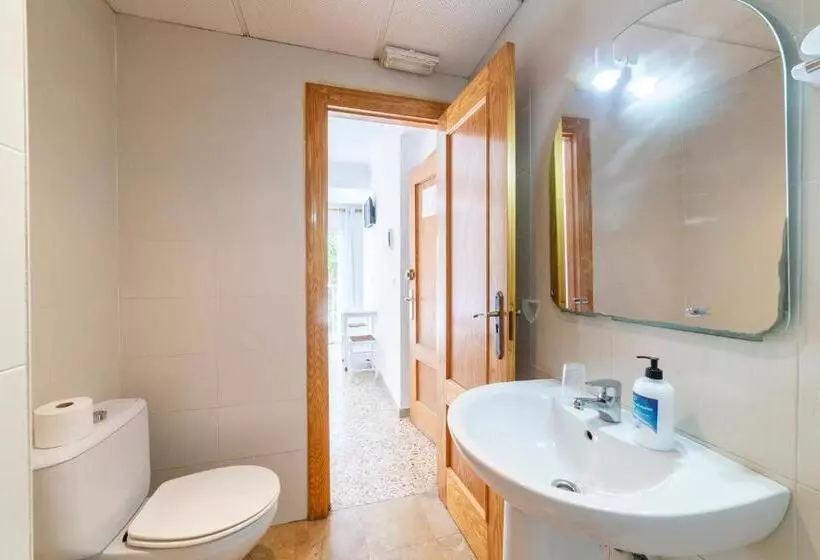 ペンション Hostal Moya