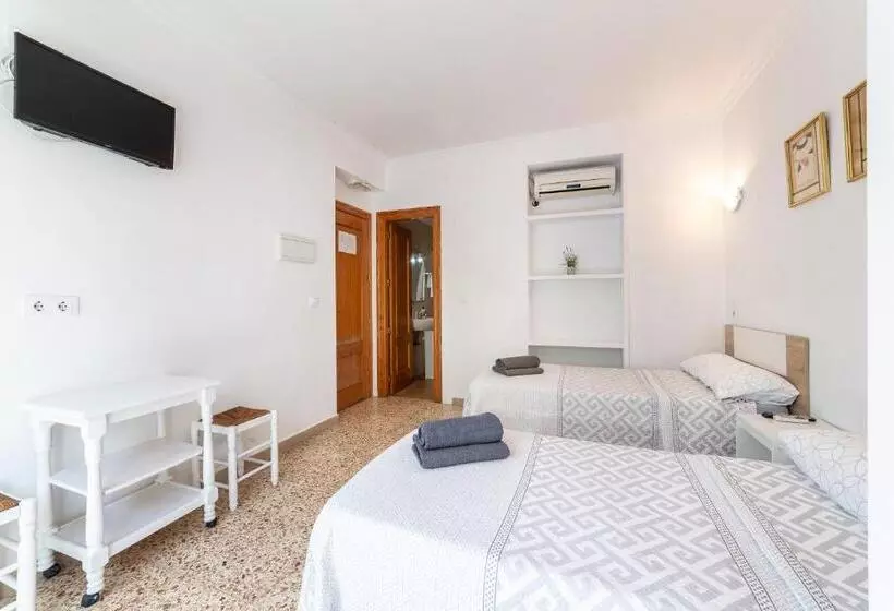 ペンション Hostal Moya