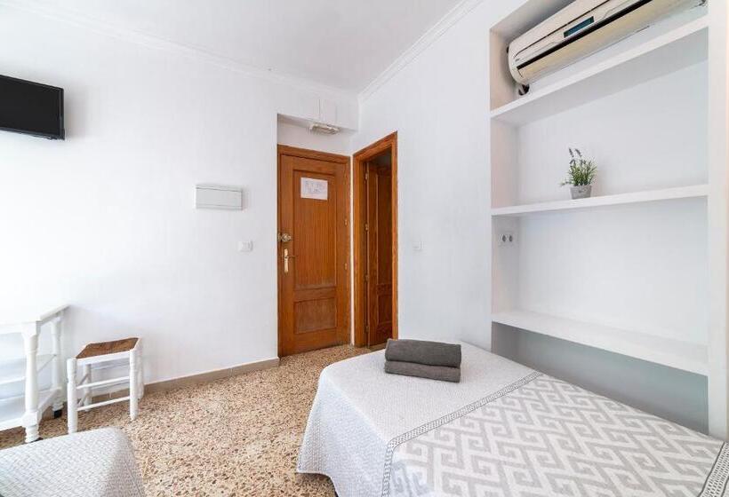 پانسیون Hostal Moya