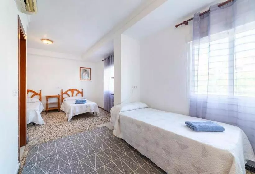 ペンション Hostal Moya