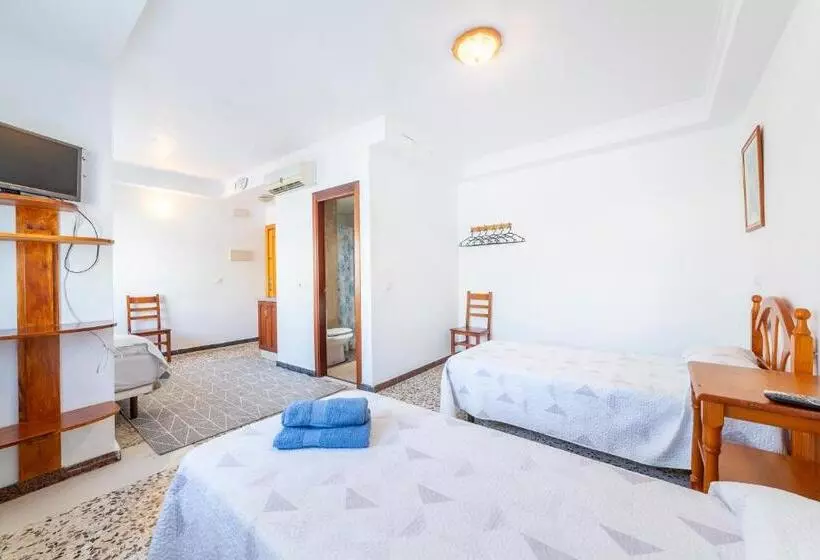 ペンション Hostal Moya