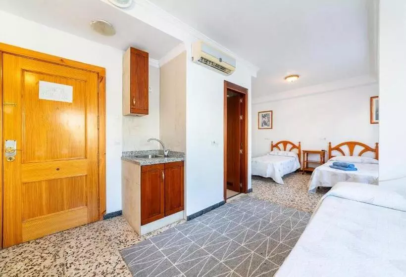 ペンション Hostal Moya