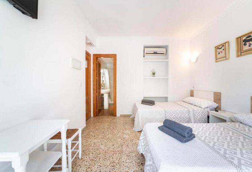 پانسیون Hostal Moya