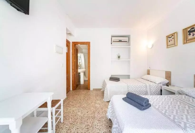 ペンション Hostal Moya