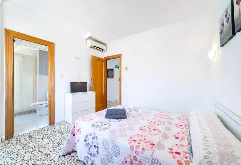 ペンション Hostal Moya