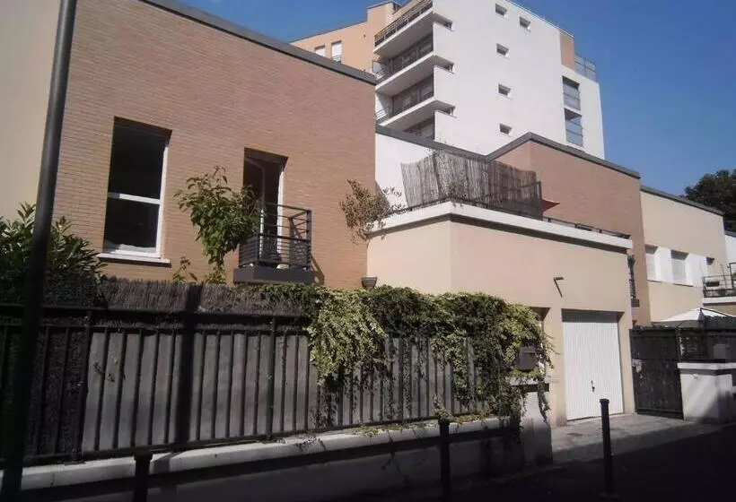 ペンション Private Room With Terrace In Shared House