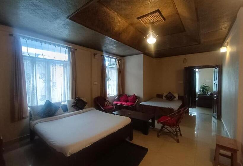 پانسیون Sohra Plaza Resort