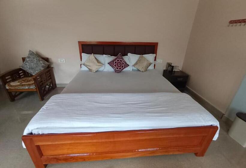 پانسیون Sohra Plaza Resort