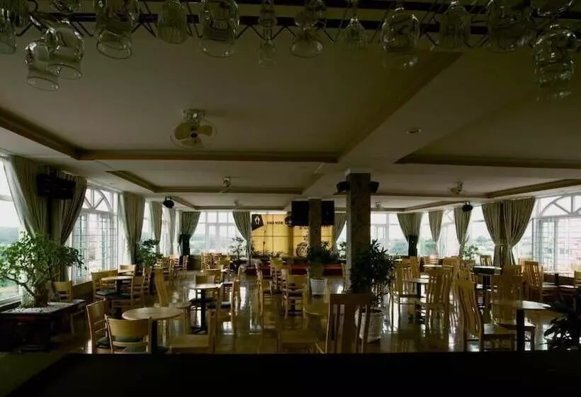 Aec Hotel Ban Me