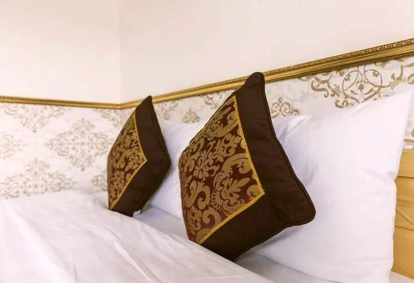 Aec Hotel Ban Me
