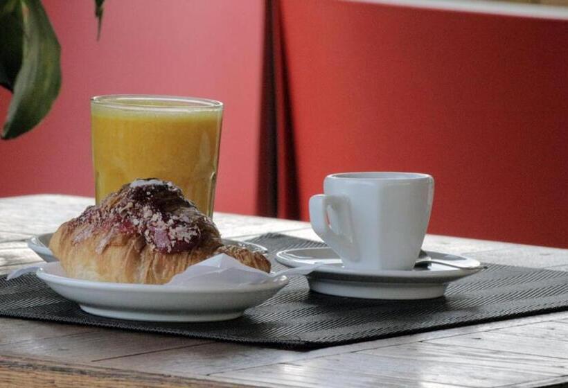 هتل Castello Torre In Pietra