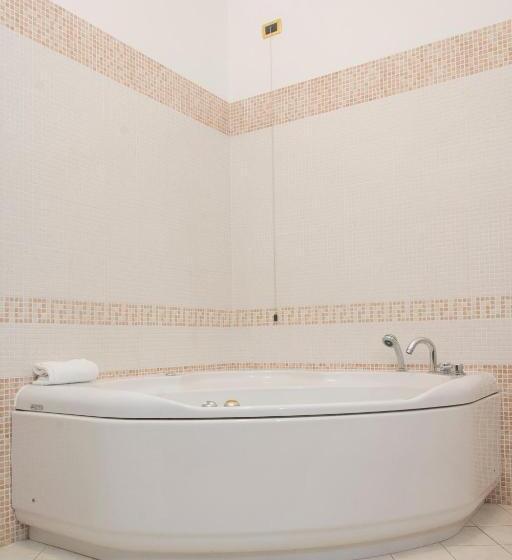 هتل Castello Torre In Pietra