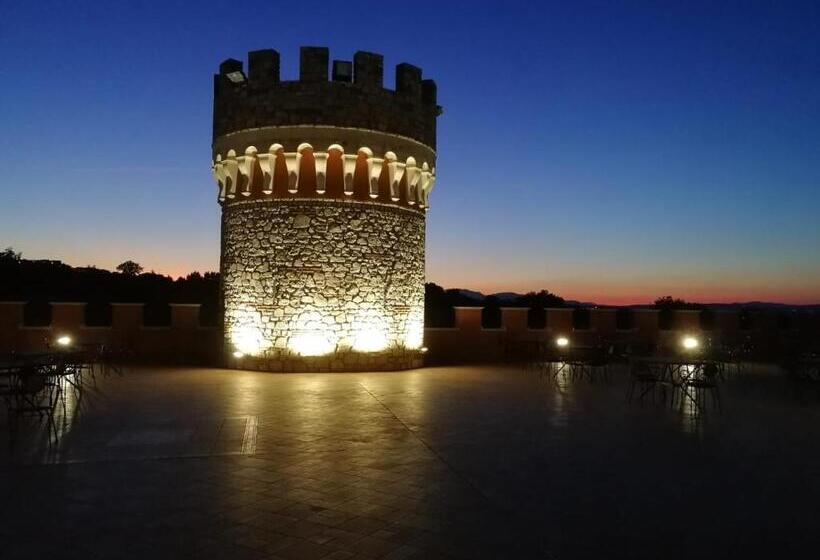 هتل Castello Torre In Pietra