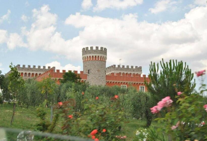 هتل Castello Torre In Pietra