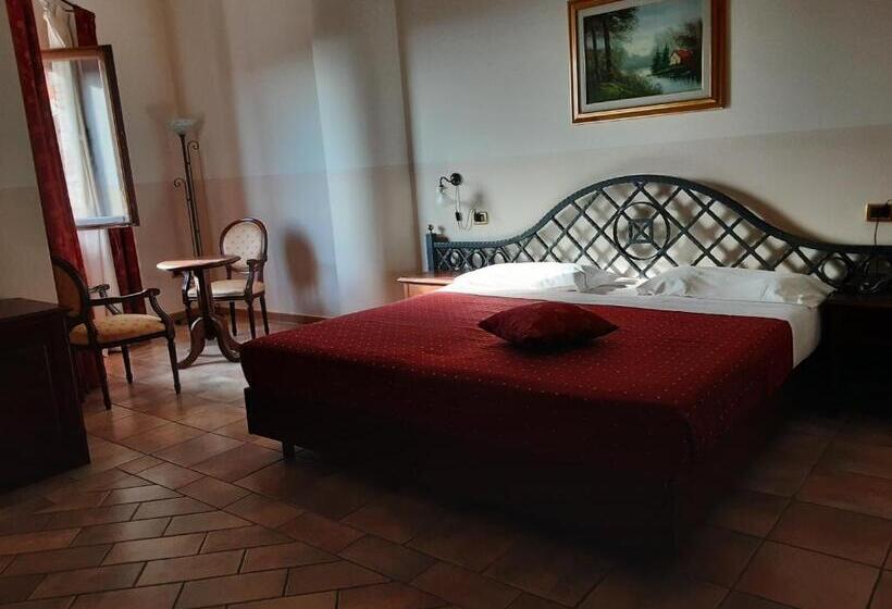 هتل Castello Torre In Pietra