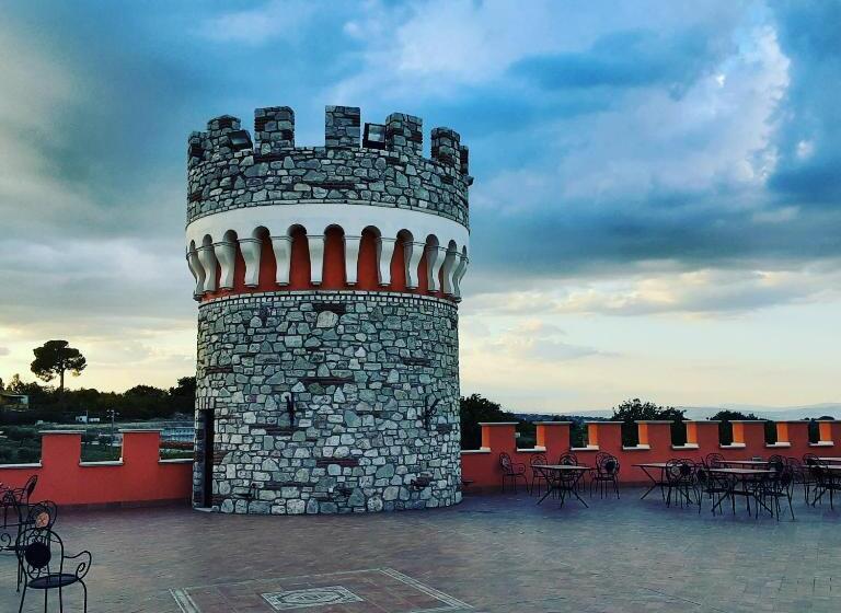 هتل Castello Torre In Pietra