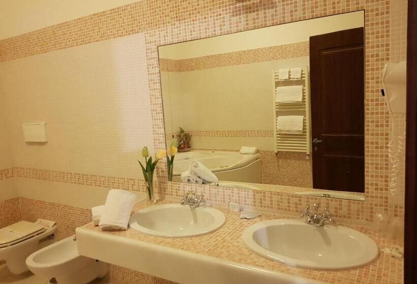 هتل Castello Torre In Pietra