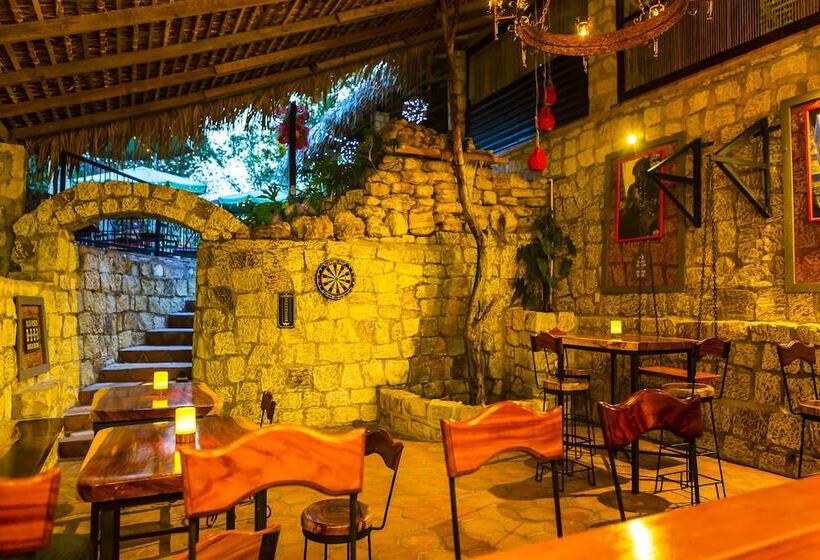 هتل Mayan Hills Resort