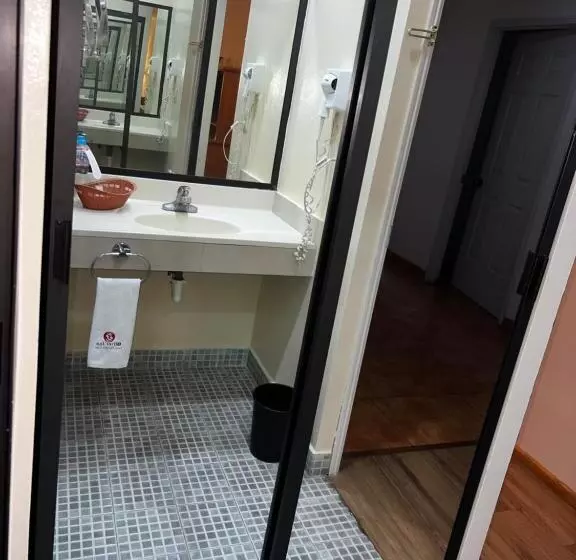 هتل Oliver Inn Toluca