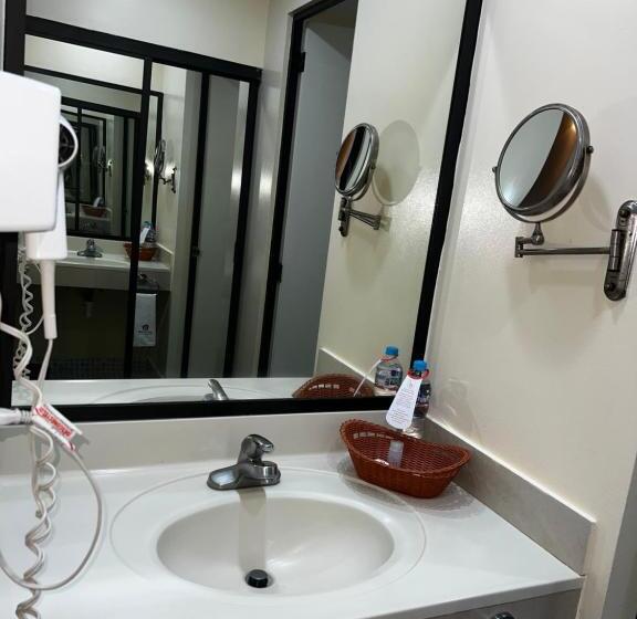 ホテル Oliver Inn Toluca