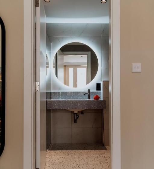 تختخواب و صبحانه King Charles