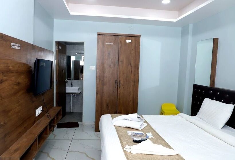 Отель Twarita Executive Lodge