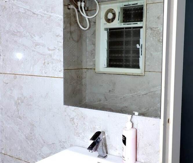 Отель Twarita Executive Lodge