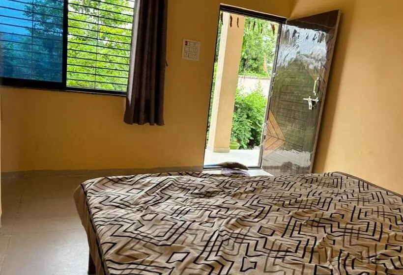 Majatalo Gurukurpa Bhakt Nivas