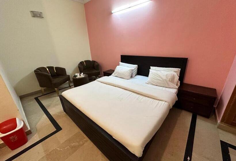 پانسیون Royal Palace