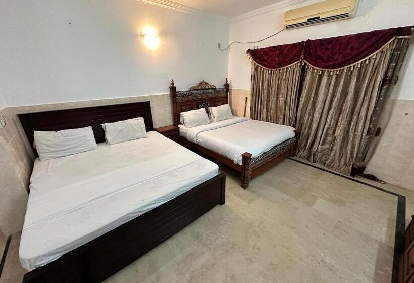 پانسیون Royal Palace