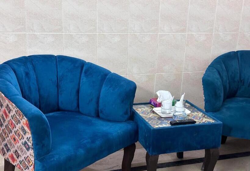 پانسیون Royal Palace