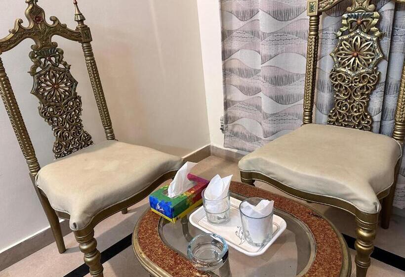 پانسیون Royal Palace