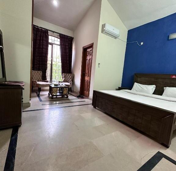 پانسیون Royal Palace