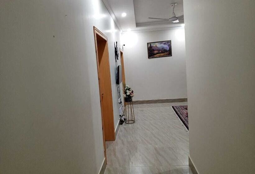 پانسیون Royal Palace