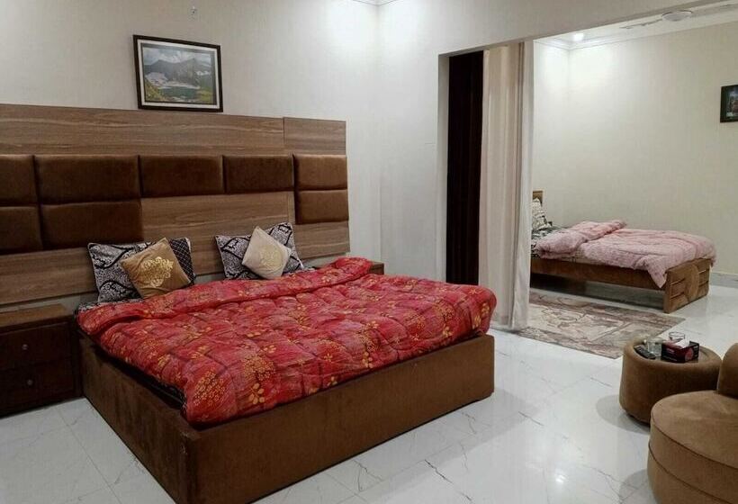 پانسیون Royal Palace