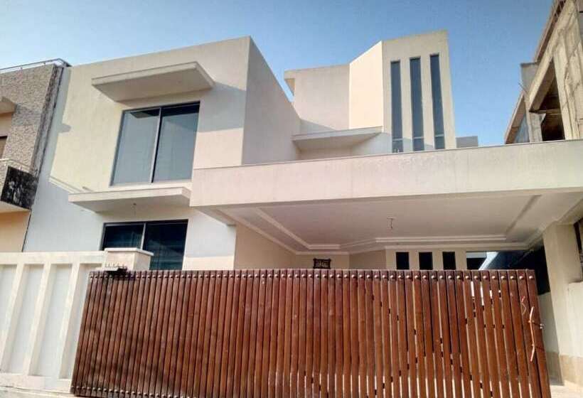 پانسیون Royal Palace