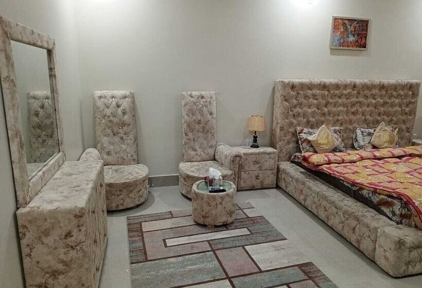 پانسیون Royal Palace