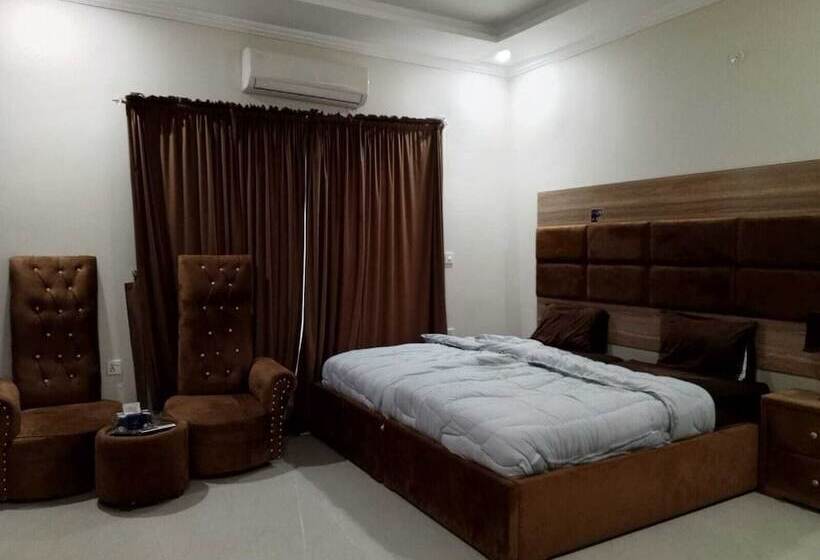 پانسیون Royal Palace