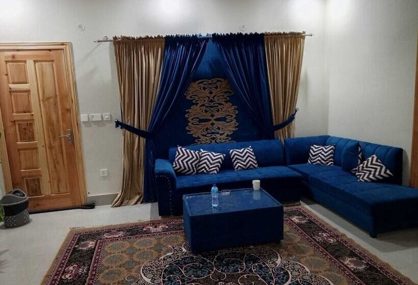 پانسیون Royal Palace