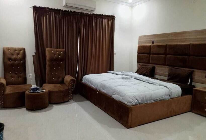 پانسیون Royal Palace