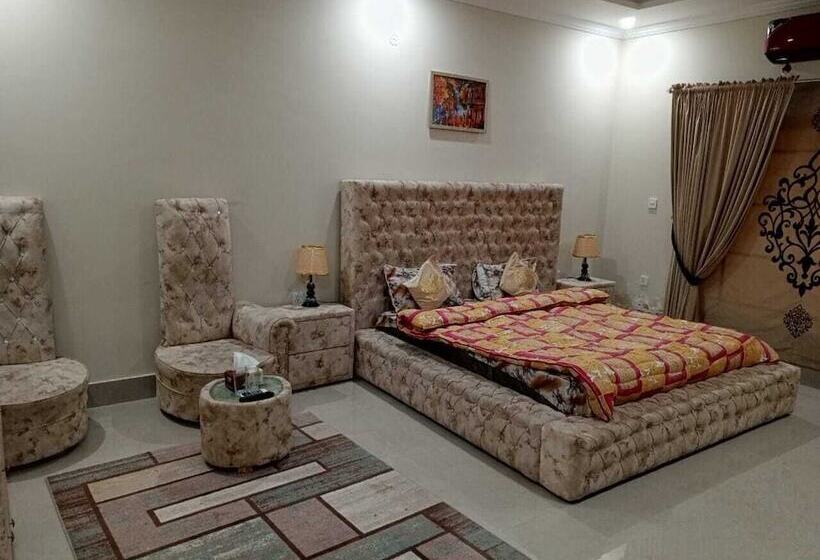 پانسیون Royal Palace