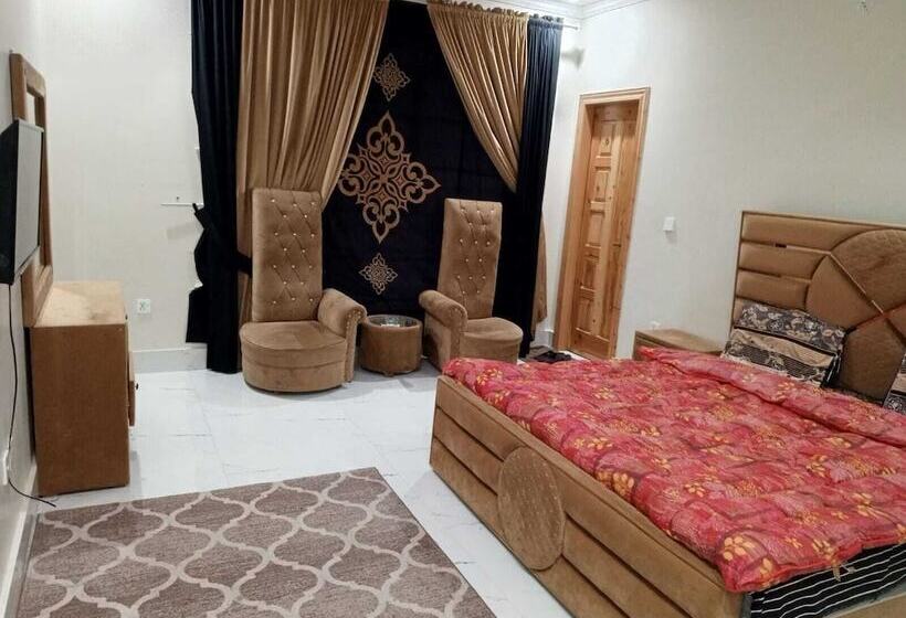 پانسیون Royal Palace